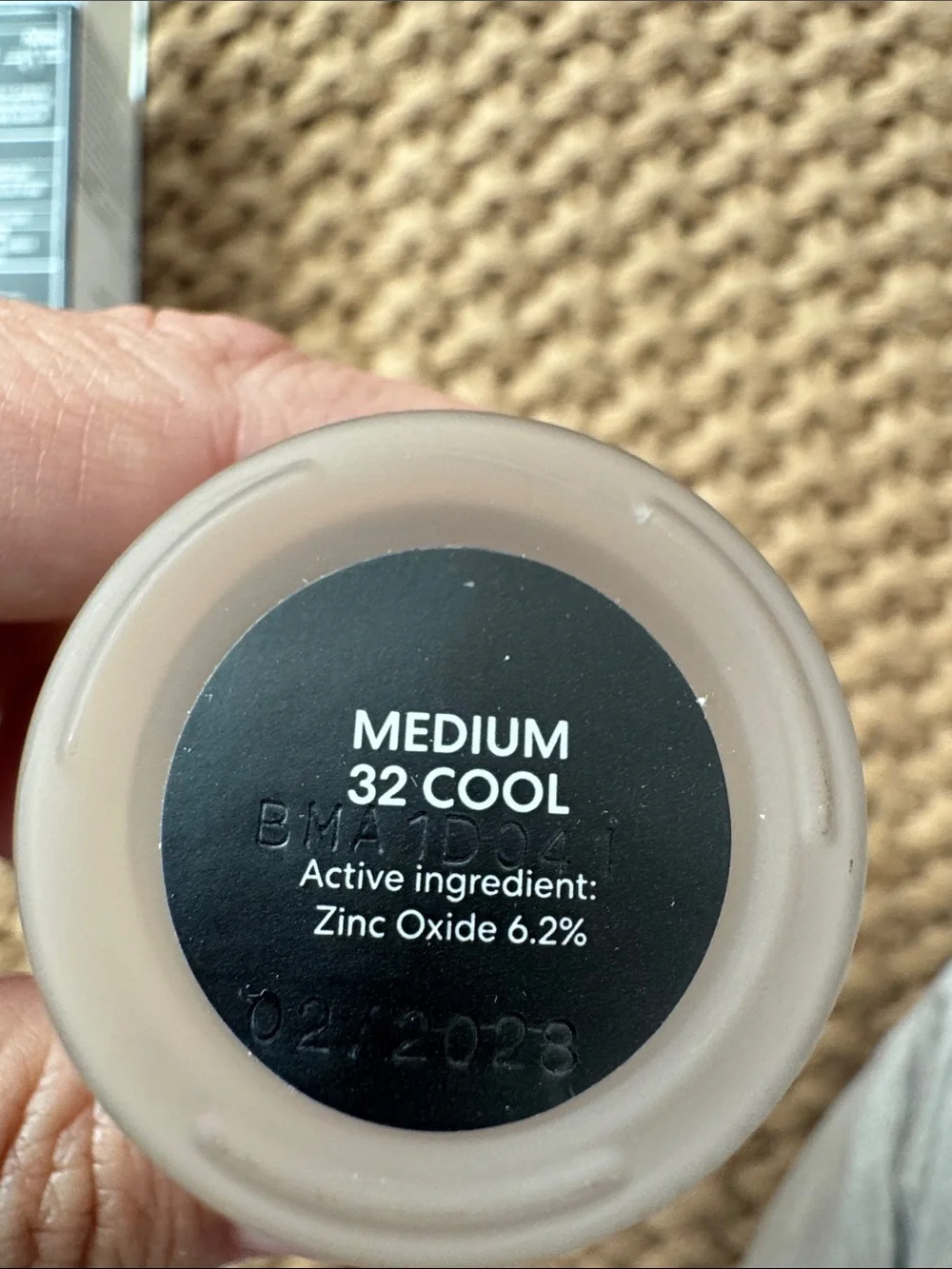 bareMinerals BAREPRO Matte Liquid Foundation - Medium 32 Cool (Beige)
